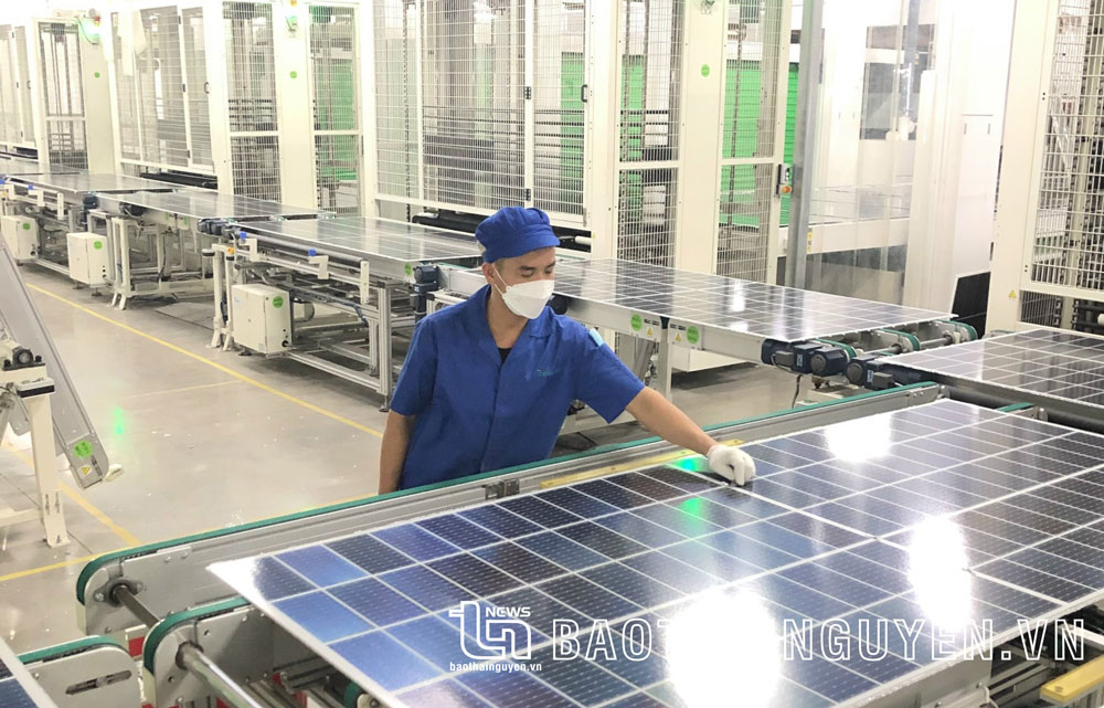 Công ty TNHH Phát triển năng lượng Trina Solar sản xuất pin mặt trời tại KCN Yên Bình (Phổ Yên)